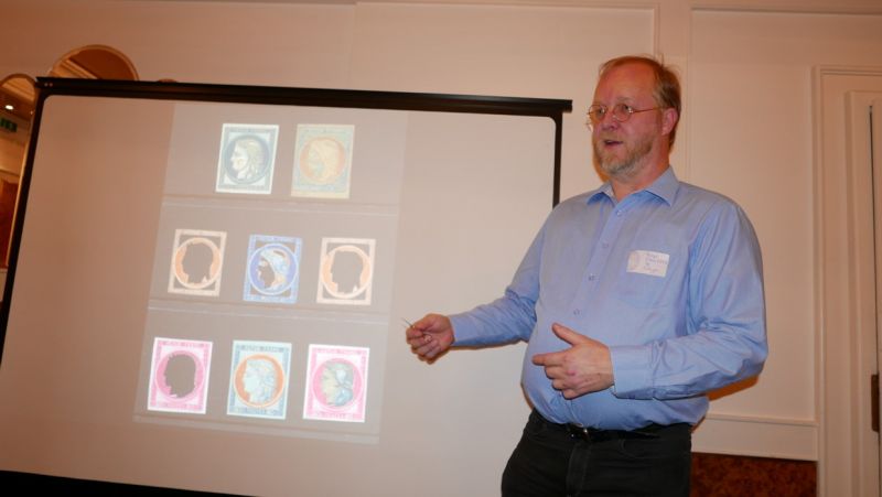 Festredner Ralph Ebner, FRPSL und Deutschlandbeauftragter der Royal, führt uns gekonnt in die Geheimnisse von Drucktechniken ein.